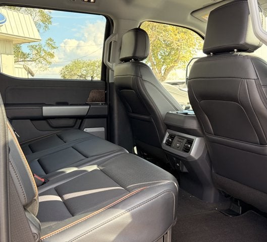 2027 Ford Super Duty F-350 SRW LARIAT
