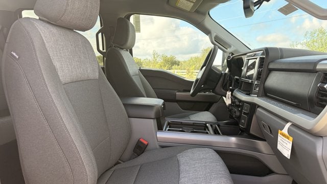 2027 Ford Super Duty F-350 SRW XLT