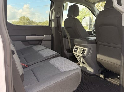 2027 Ford Super Duty F-350 SRW XLT
