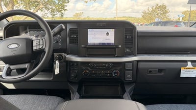 2027 Ford Super Duty F-350 SRW XLT