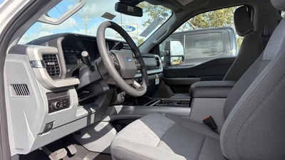2027 Ford Super Duty F-350 SRW XLT