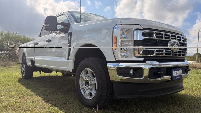2027 Ford Super Duty F-350 SRW XLT