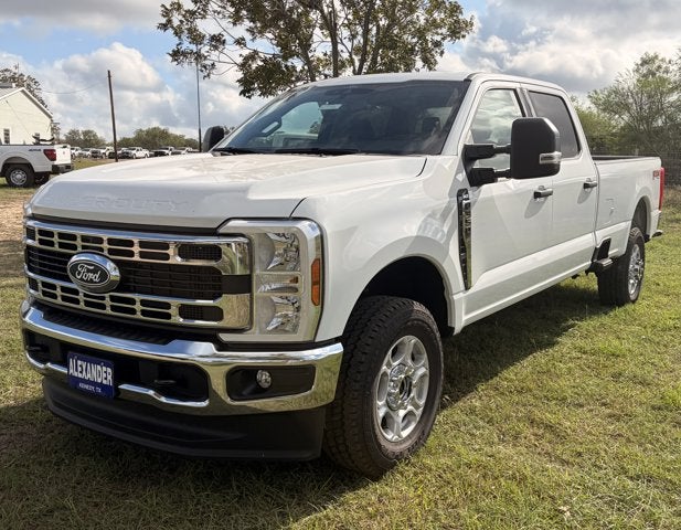 2027 Ford Super Duty F-350 SRW XLT