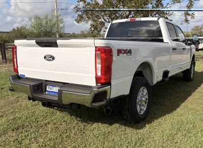 2027 Ford Super Duty F-350 SRW XLT