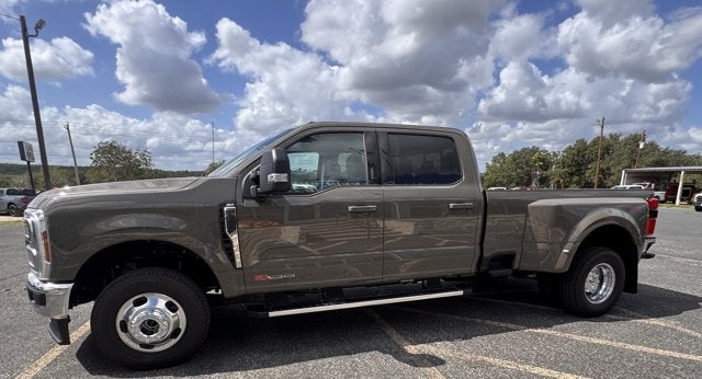 2027 Ford Super Duty F-350 DRW F-350® XLT