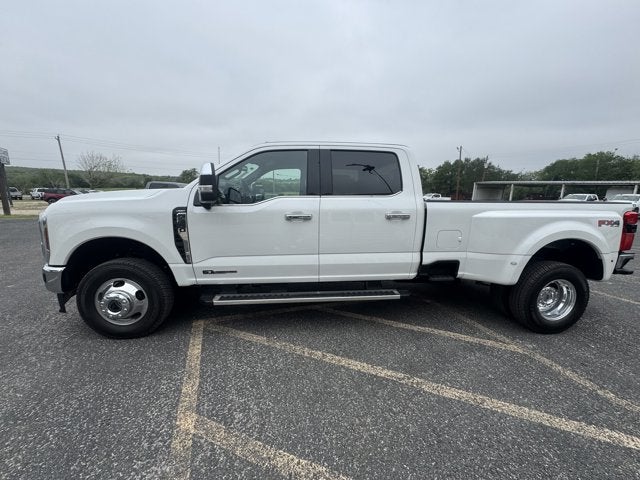 2026 Ford Super Duty F-350 DRW LARIAT