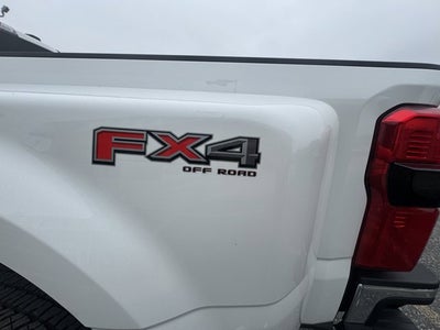 2026 Ford Super Duty F-350 DRW LARIAT
