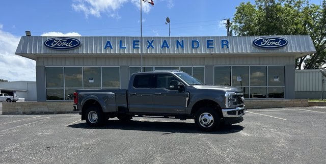 2026 Ford Super Duty F-350 DRW LARIAT