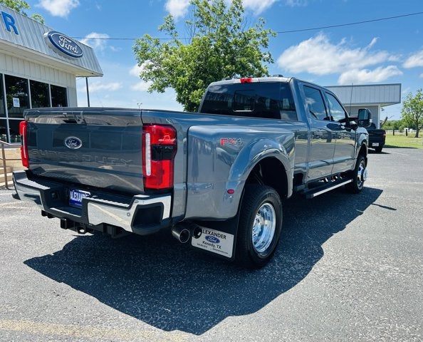 2026 Ford Super Duty F-350 DRW LARIAT