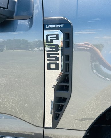 2026 Ford Super Duty F-350 DRW LARIAT