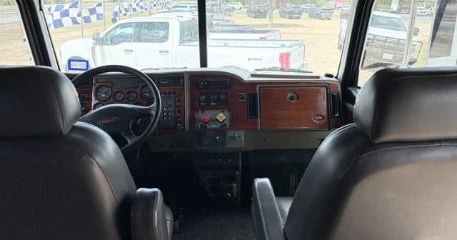 2005 PETERBUILT 335 Base