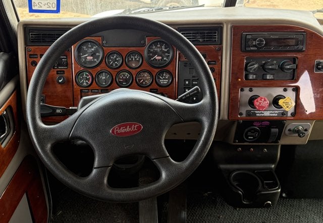 2005 PETERBUILT 335 Base