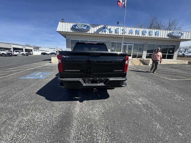 2023 Chevrolet Silverado 1500 Custom